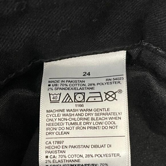 OLD NAVY Mid-Rise Plus-Size Kicker Boot-Cut Jeans, NWT. Size 24 - Picture 7 of 7